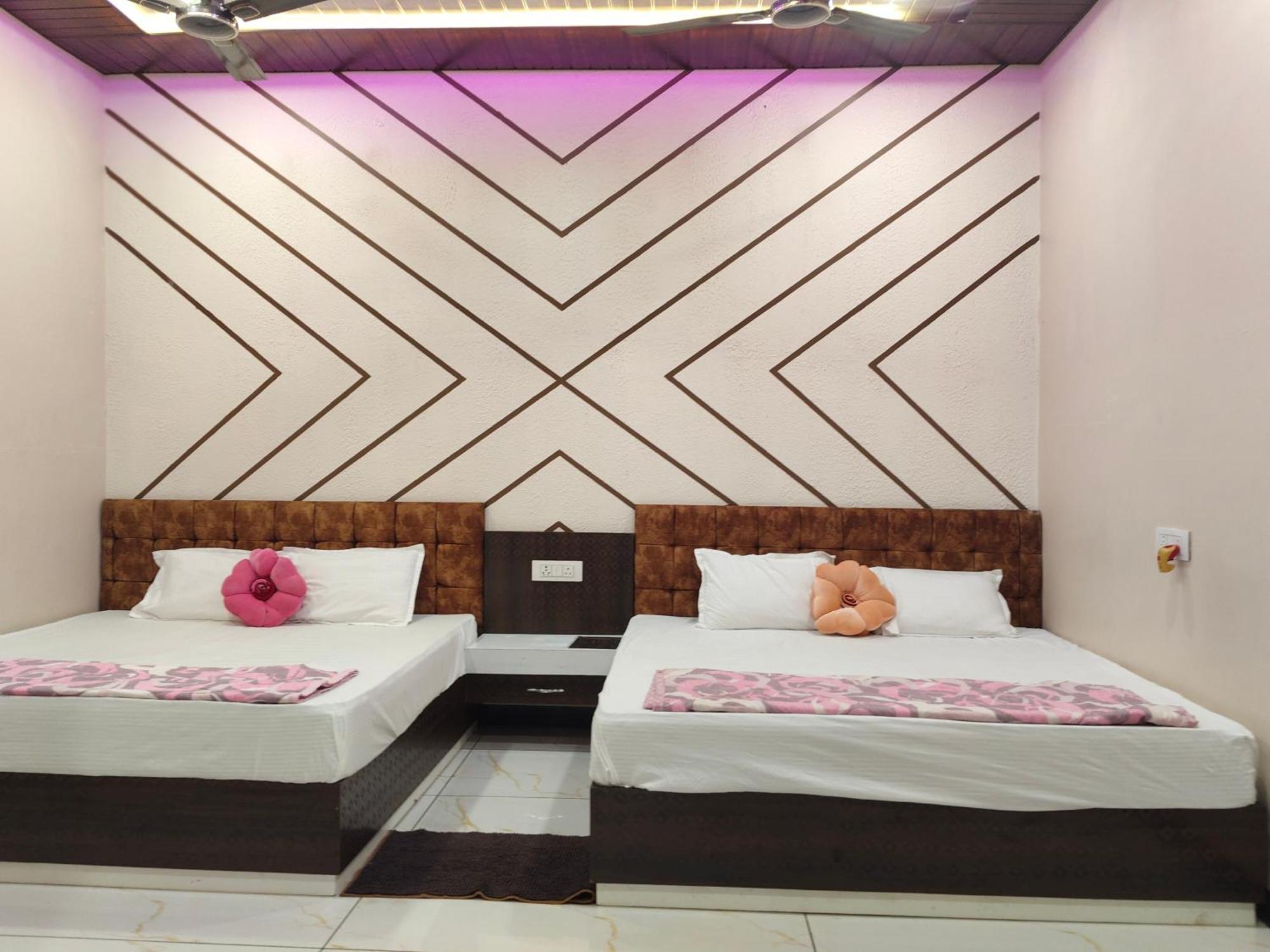 Anant Home Stay Ujjain Ruang foto